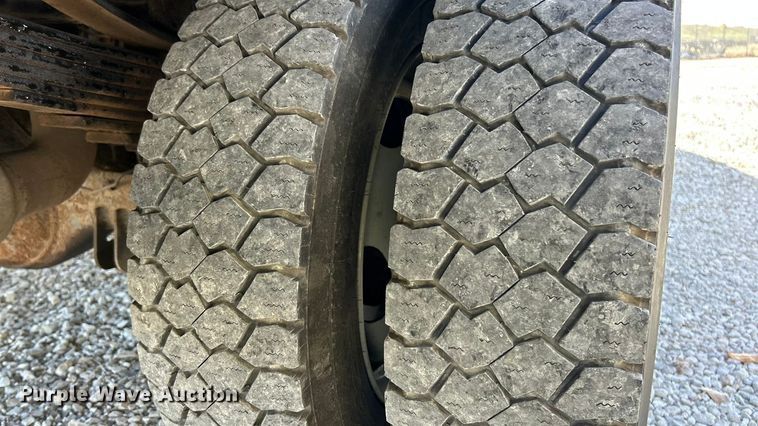 image for item ET6644 2011 Ford F550 Super Duty XL bucket truck