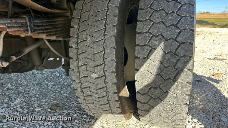 image for item ET6644 2011 Ford F550 Super Duty XL bucket truck