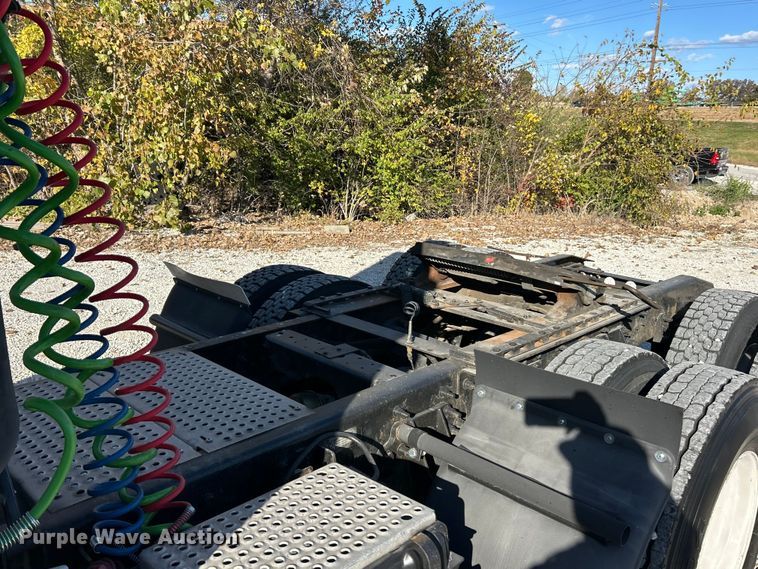 image for item ET6646 2007 International 8600 SBA semi truck