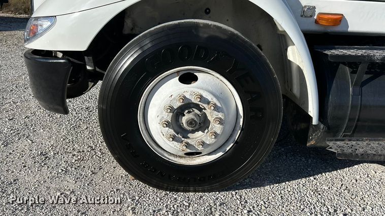 image for item ET6646 2007 International 8600 SBA semi truck