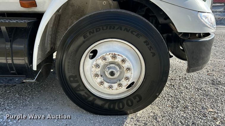 image for item ET6646 2007 International 8600 SBA semi truck