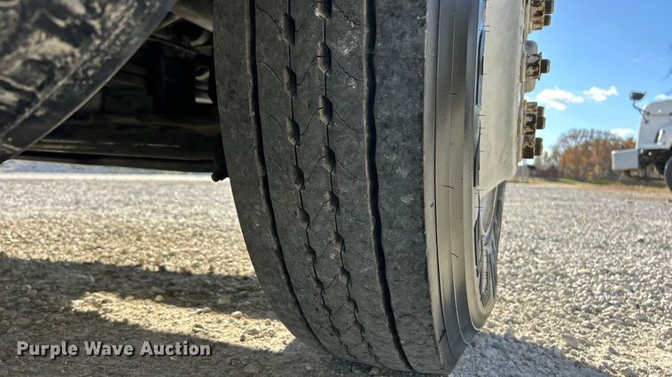 image for item ET6646 2007 International 8600 SBA semi truck