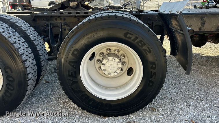 image for item ET6646 2007 International 8600 SBA semi truck