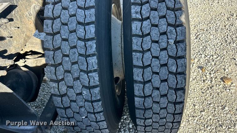 image for item ET6646 2007 International 8600 SBA semi truck