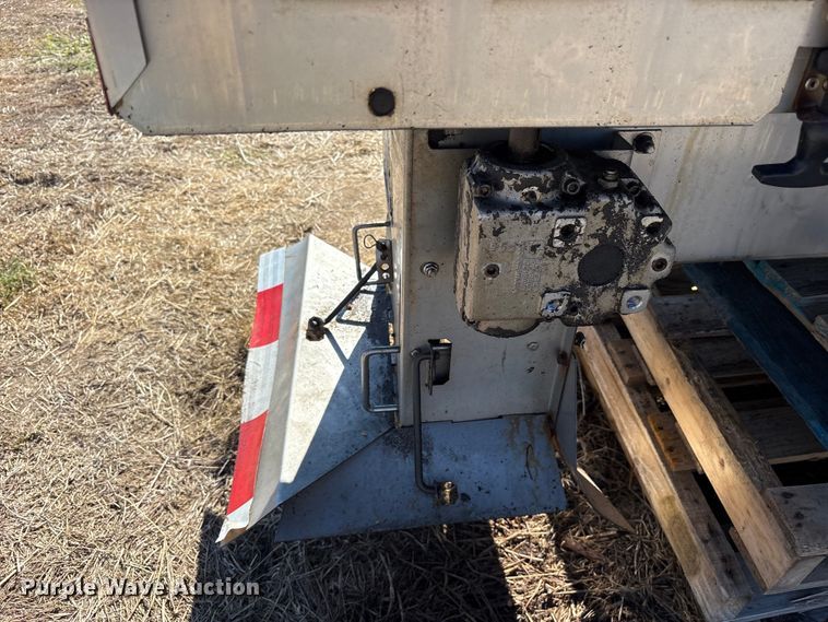 image for item ET7233 2006 Hinkler 505 spreader