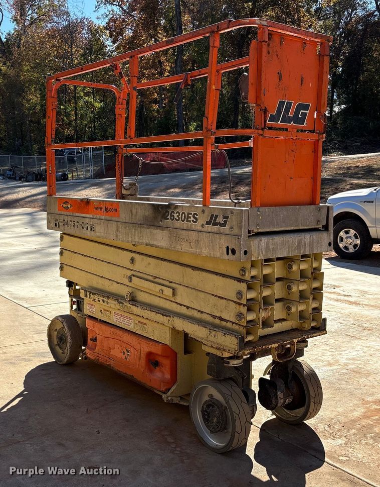image for item ET7283 2009 JLG 2630ES scissor lift