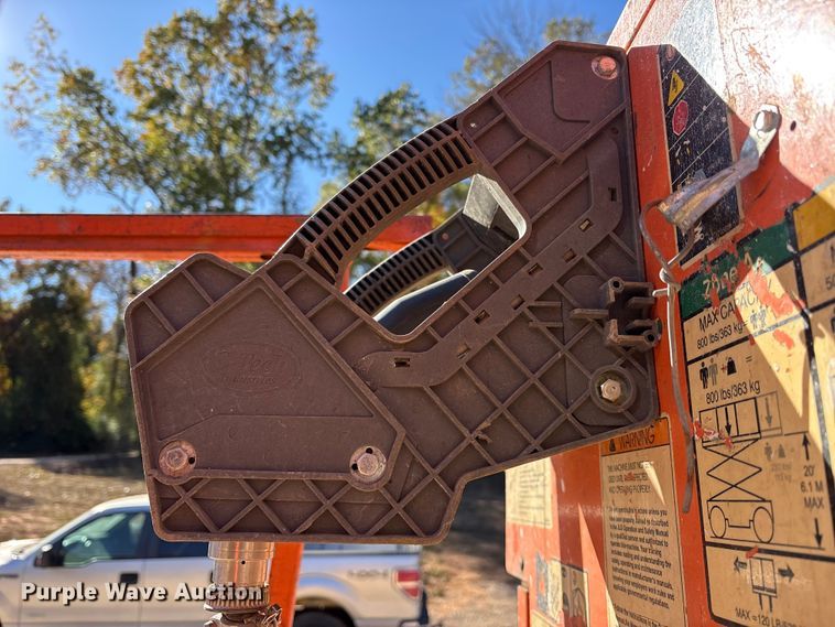 image for item ET7283 2009 JLG 2630ES scissor lift