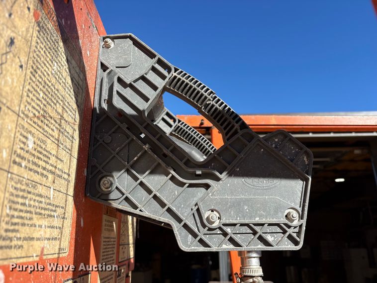 image for item ET7283 2009 JLG 2630ES scissor lift