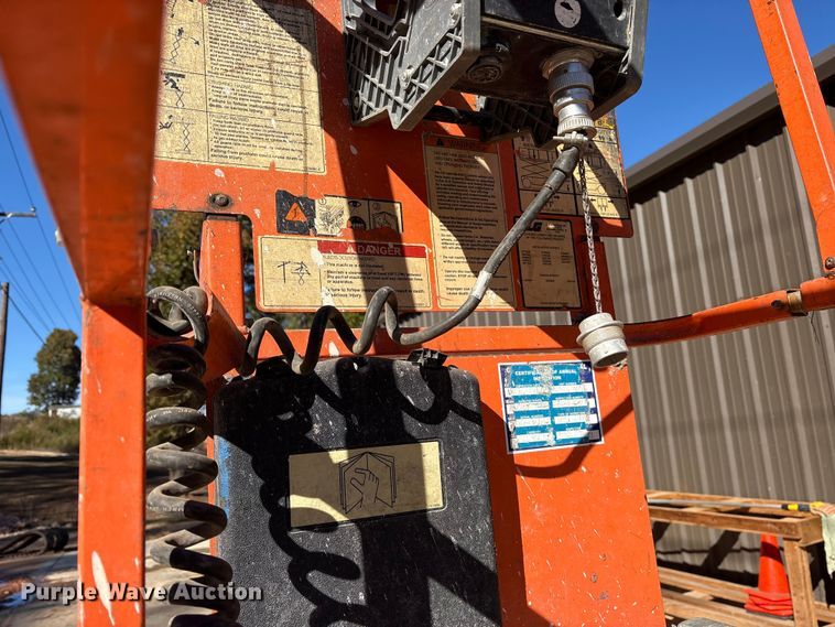 image for item ET7283 2009 JLG 2630ES scissor lift