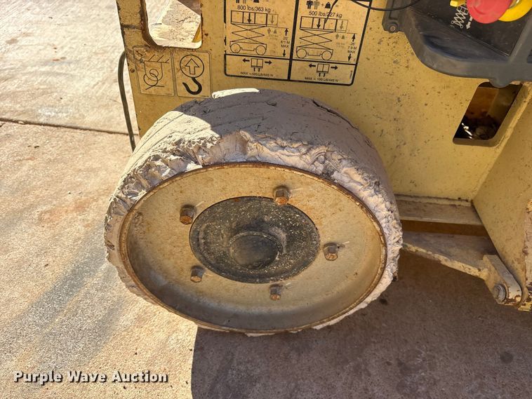 image for item ET7283 2009 JLG 2630ES scissor lift