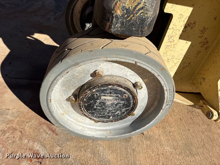 image for item ET7283 2009 JLG 2630ES scissor lift