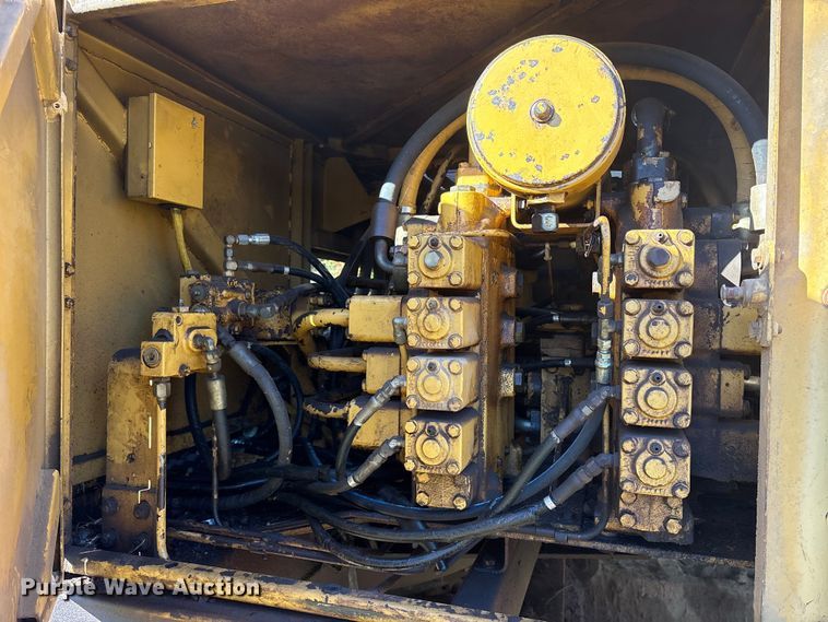 image for item ET7284 1981 Caterpillar 215 excavator