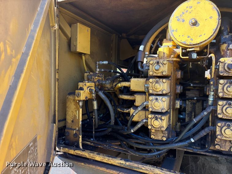 image for item ET7284 1981 Caterpillar 215 excavator