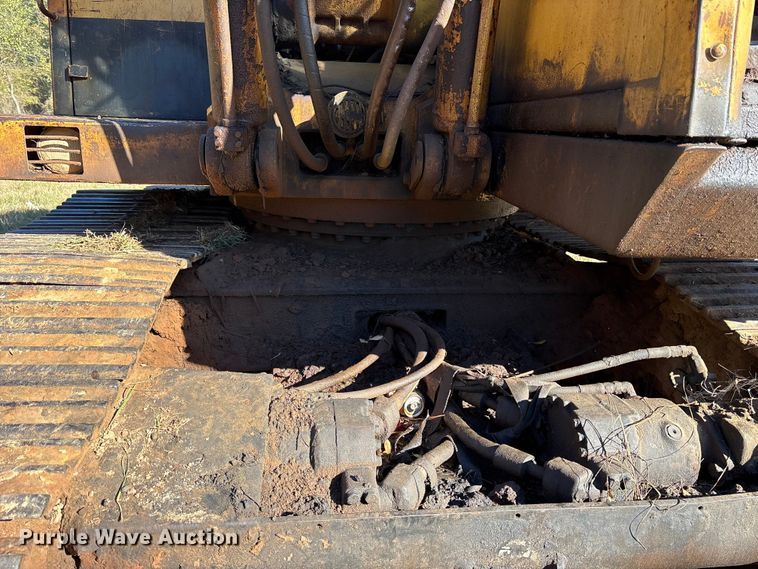 image for item ET7284 1981 Caterpillar 215 excavator