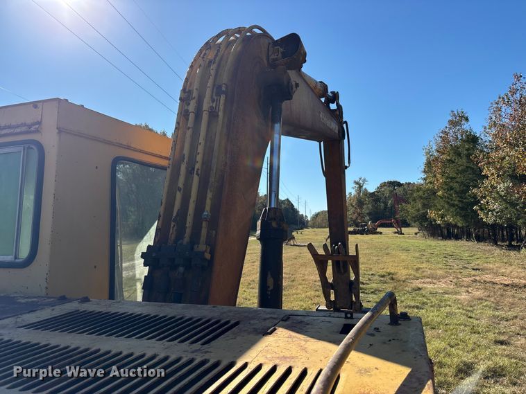 image for item ET7284 1981 Caterpillar 215 excavator