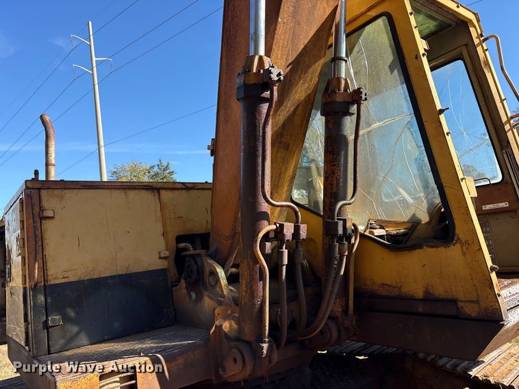 image for item ET7284 1981 Caterpillar 215 excavator