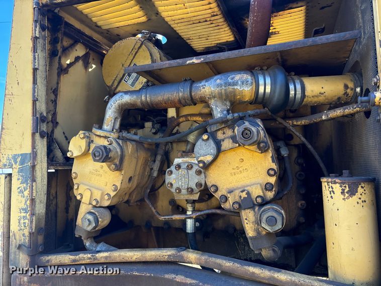 image for item ET7284 1981 Caterpillar 215 excavator