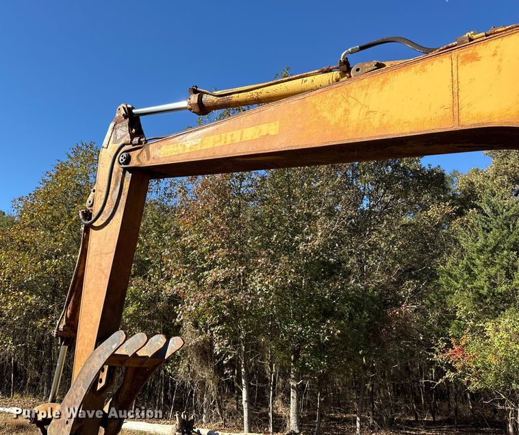 image for item ET7284 1981 Caterpillar 215 excavator