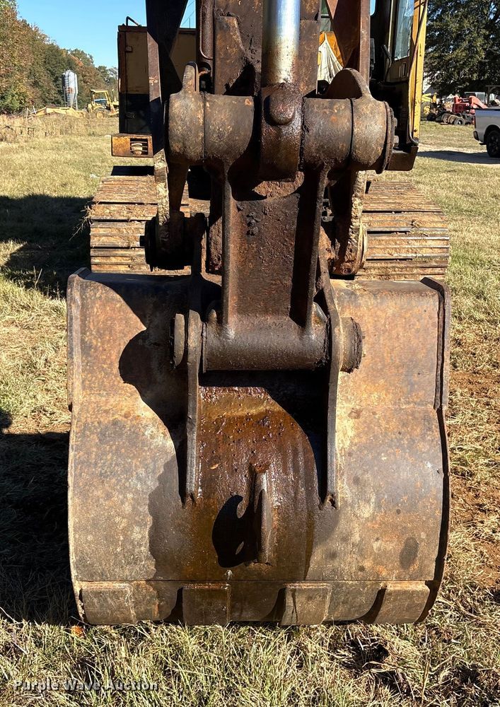 image for item ET7284 1981 Caterpillar 215 excavator