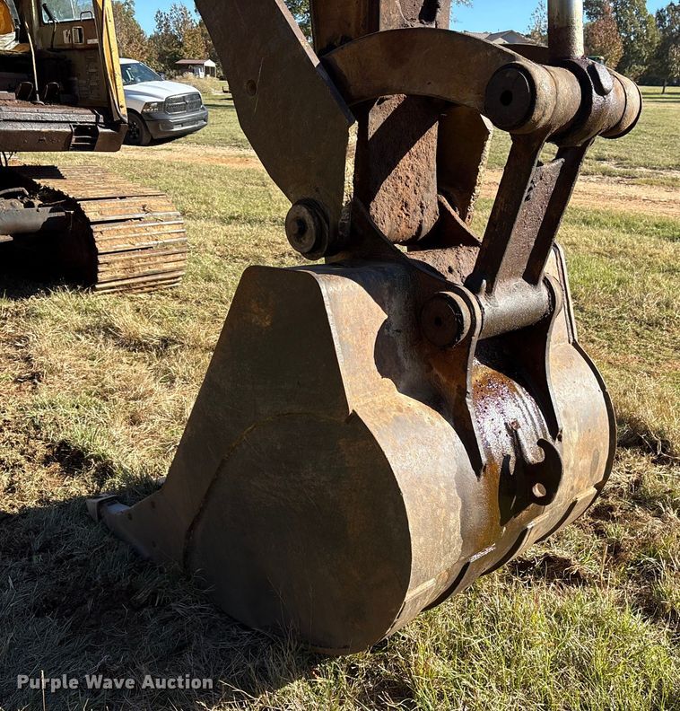 image for item ET7284 1981 Caterpillar 215 excavator