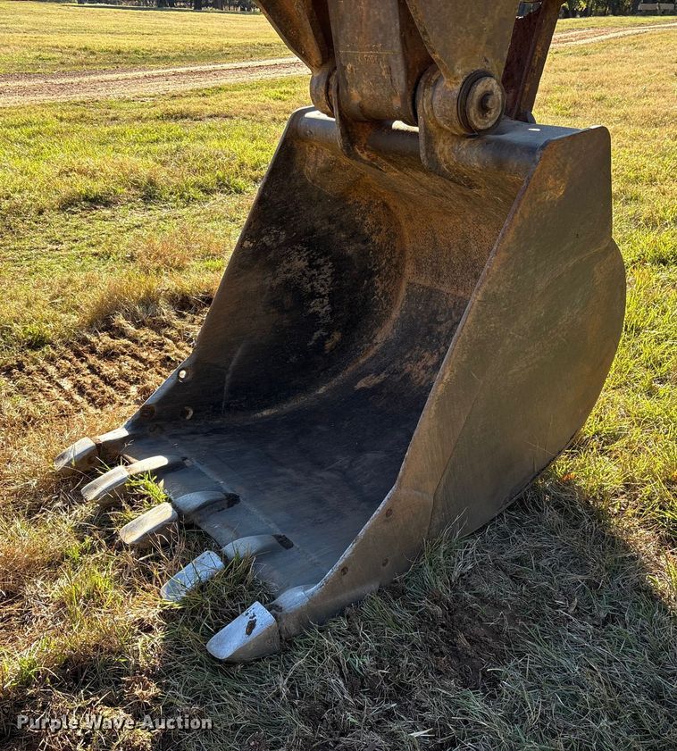 image for item ET7284 1981 Caterpillar 215 excavator