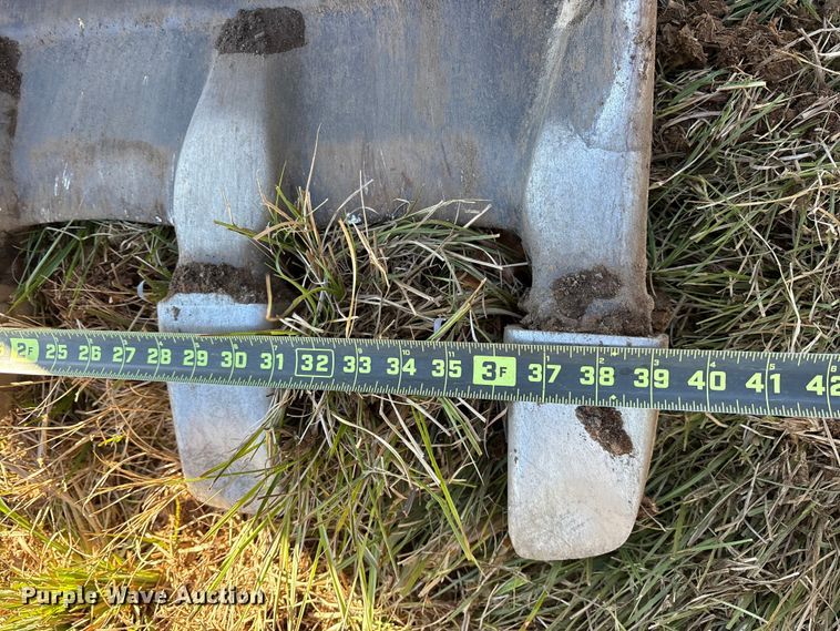 image for item ET7284 1981 Caterpillar 215 excavator