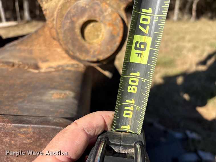 image for item ET7284 1981 Caterpillar 215 excavator