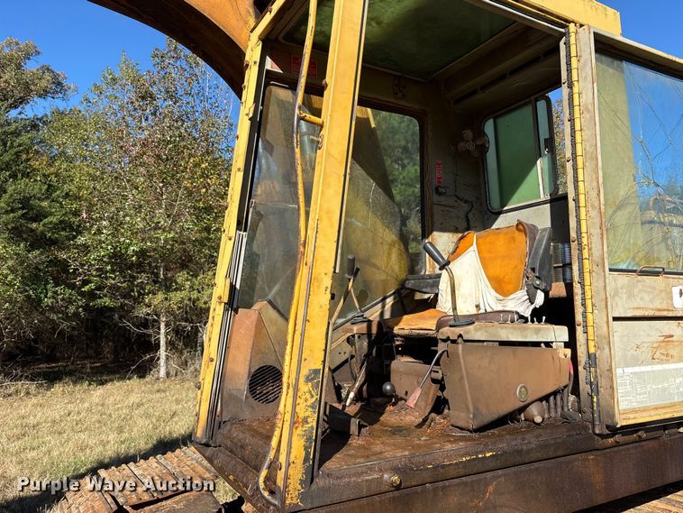 image for item ET7284 1981 Caterpillar 215 excavator