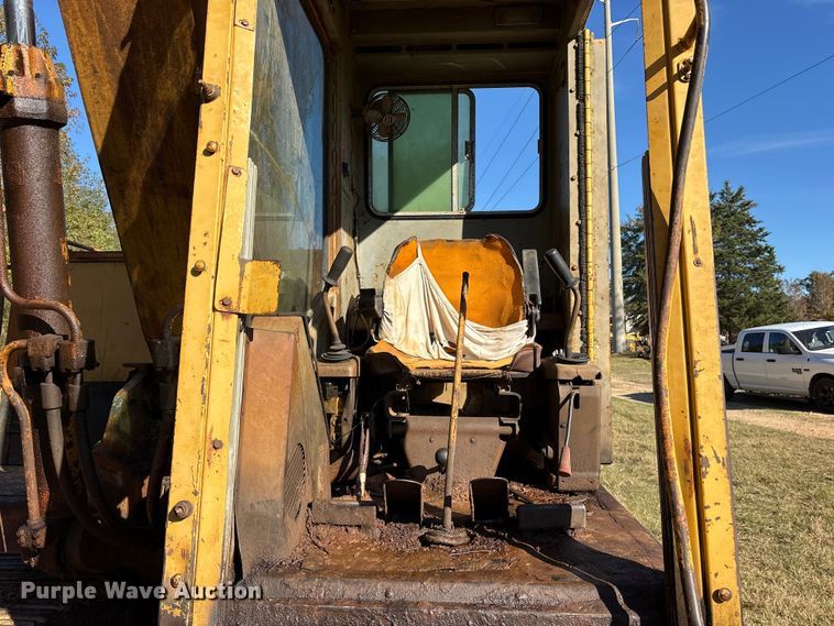image for item ET7284 1981 Caterpillar 215 excavator