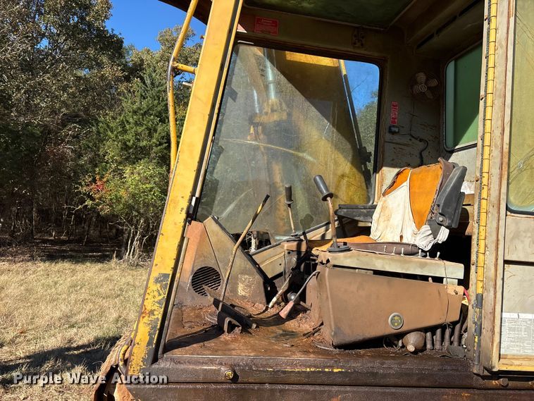 image for item ET7284 1981 Caterpillar 215 excavator