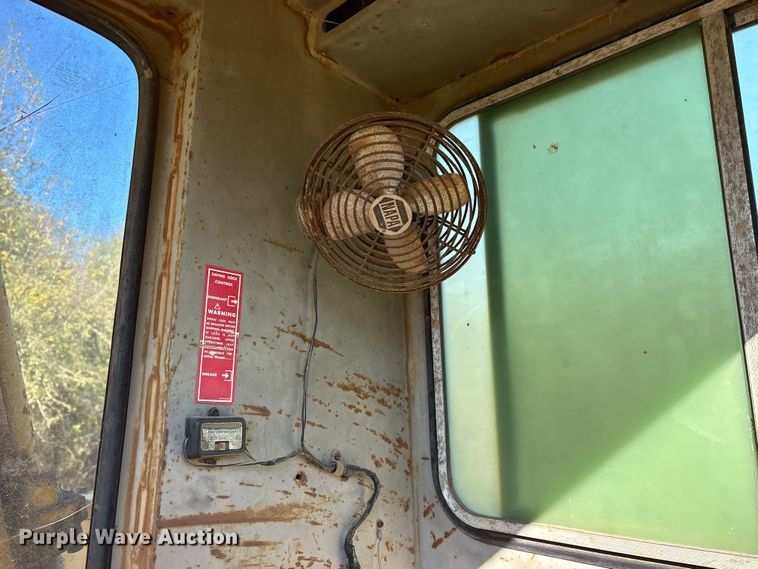 image for item ET7284 1981 Caterpillar 215 excavator