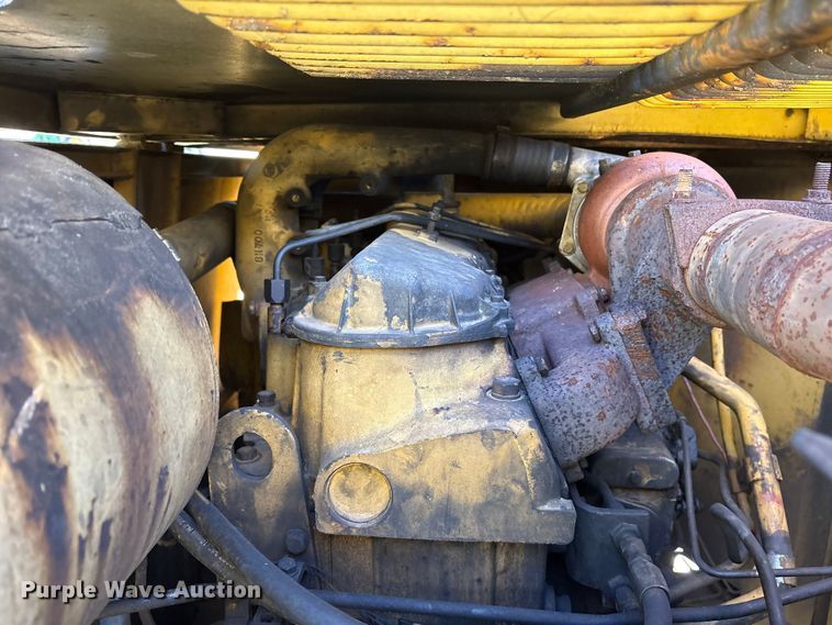 image for item ET7284 1981 Caterpillar 215 excavator