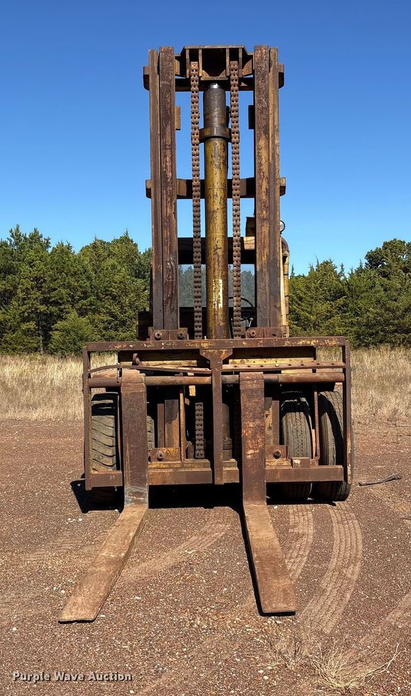 image for item ET7286 1979 Clark Y300 forklift