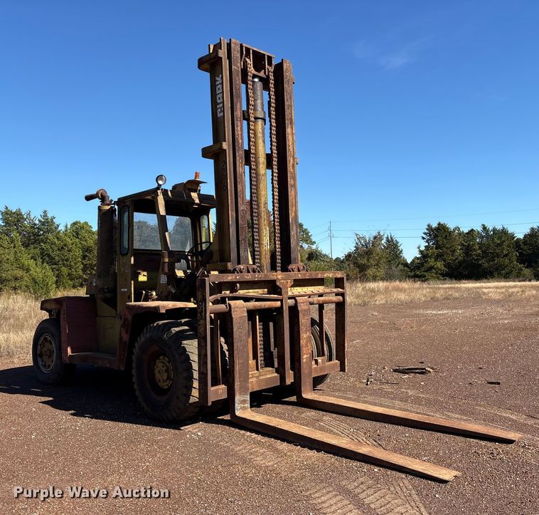 image for item ET7286 1979 Clark Y300 forklift
