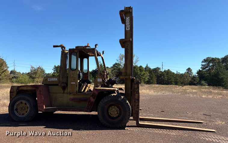 image for item ET7286 1979 Clark Y300 forklift