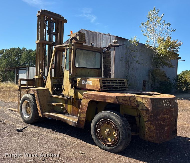 image for item ET7286 1979 Clark Y300 forklift