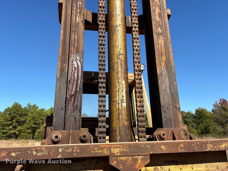 image for item ET7286 1979 Clark Y300 forklift