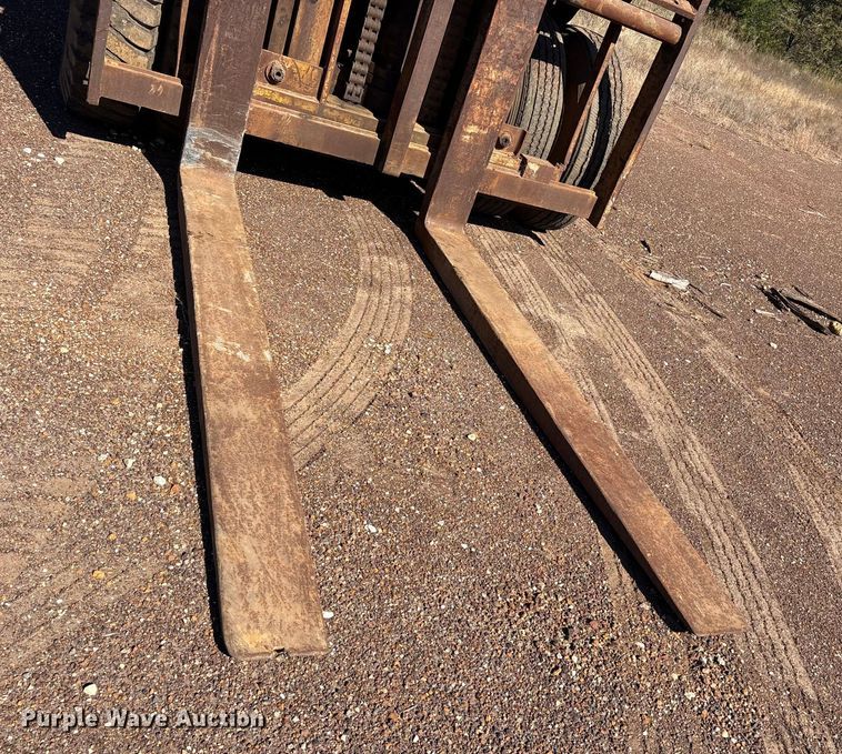 image for item ET7286 1979 Clark Y300 forklift