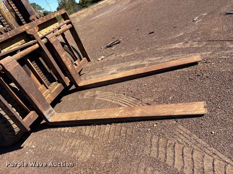 image for item ET7286 1979 Clark Y300 forklift