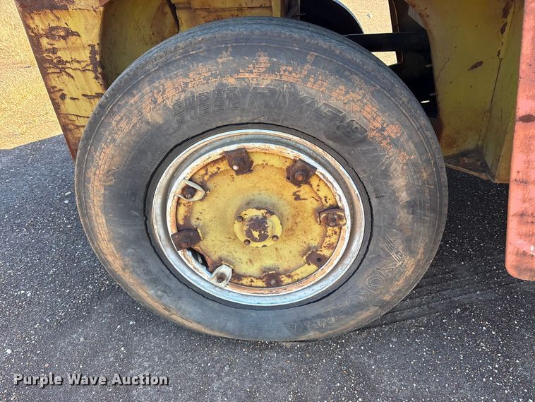 image for item ET7286 1979 Clark Y300 forklift