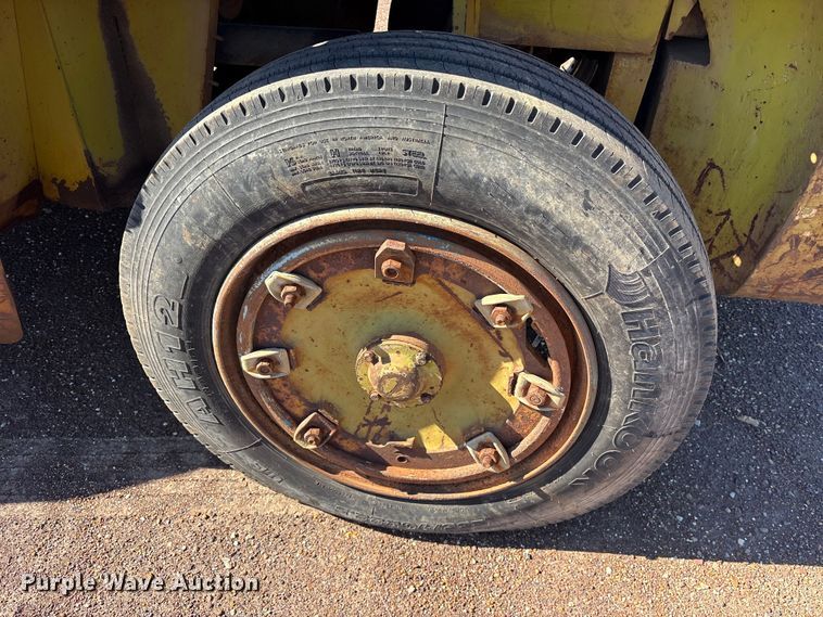 image for item ET7286 1979 Clark Y300 forklift