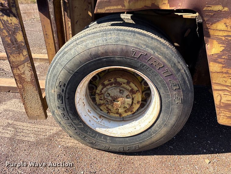 image for item ET7286 1979 Clark Y300 forklift