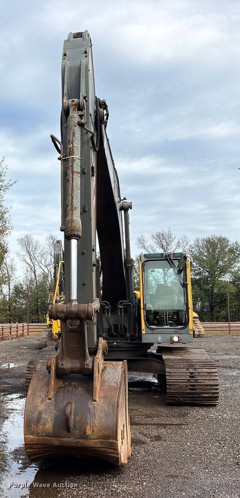 image for item ET7324 2006 Volvo EC240BLC excavator