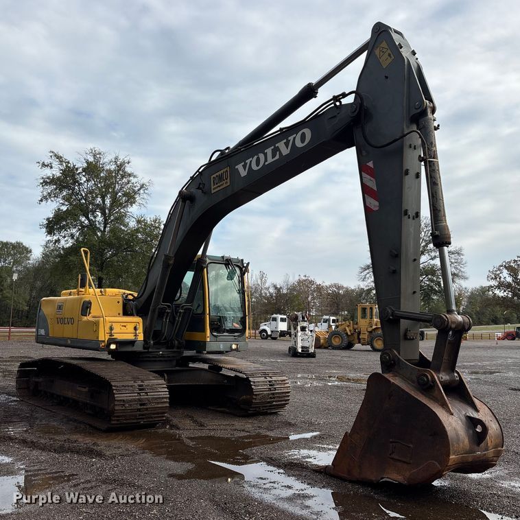 image for item ET7324 2006 Volvo EC240BLC excavator