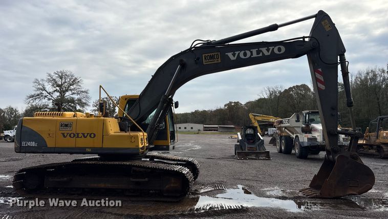 image for item ET7324 2006 Volvo EC240BLC excavator