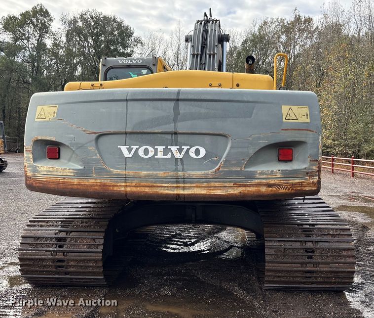 image for item ET7324 2006 Volvo EC240BLC excavator