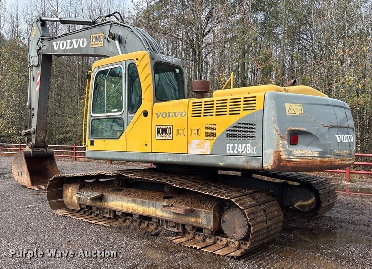 image for item ET7324 2006 Volvo EC240BLC excavator