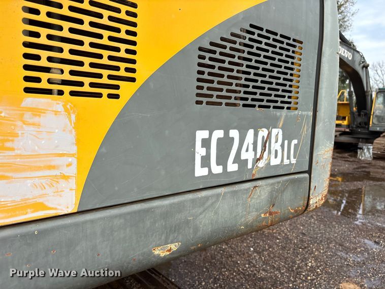 image for item ET7324 2006 Volvo EC240BLC excavator