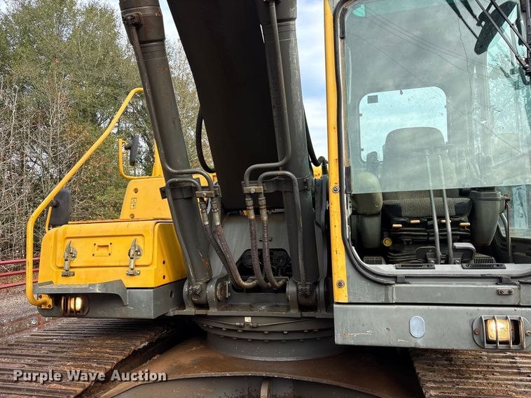 image for item ET7324 2006 Volvo EC240BLC excavator