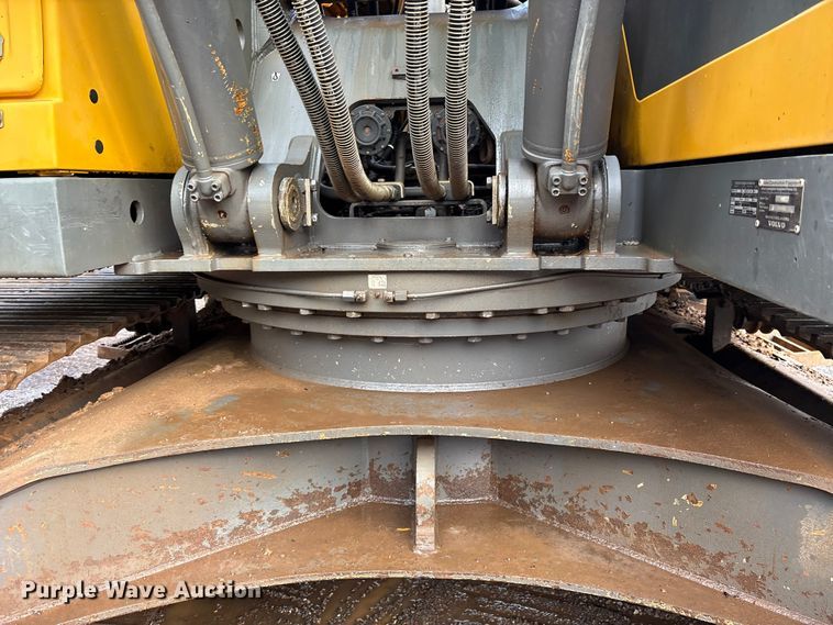 image for item ET7324 2006 Volvo EC240BLC excavator